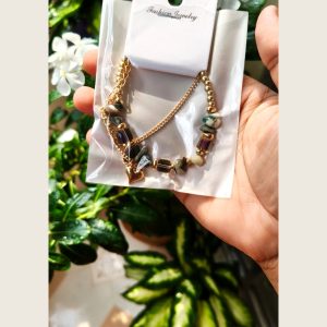 Layered gold-tone bracelet with moss agate chips and a heart charm — Sira Elegance