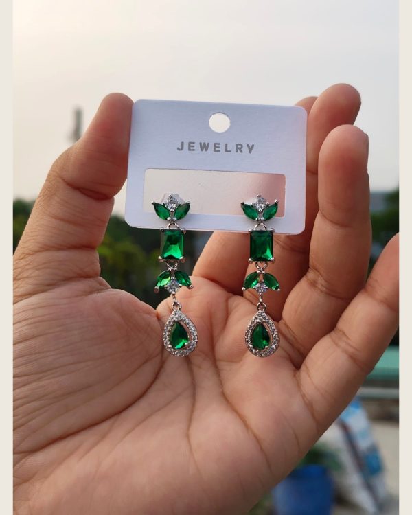 Emerald-green crystal drop earrings in silver-tone — Sira Elegance