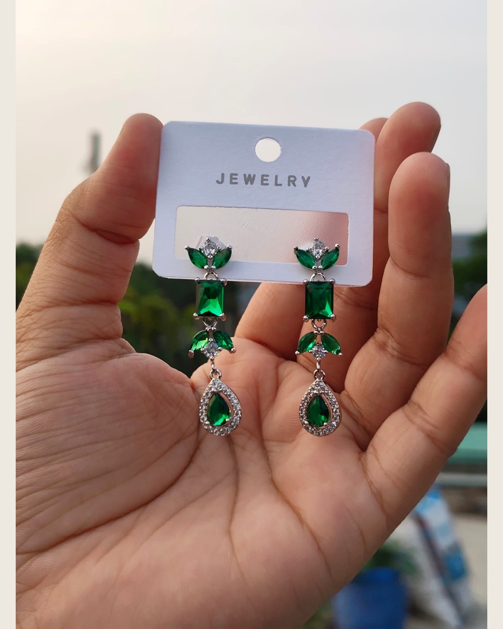 Emerald-green crystal drop earrings in silver-tone — Sira Elegance